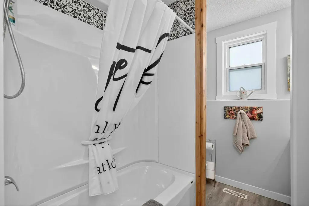 38 Canoe Circle SW Airdrie AB T4B2L6