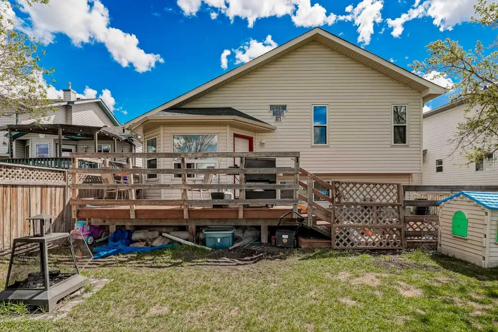 38 Canoe Circle SW Airdrie AB T4B2L6