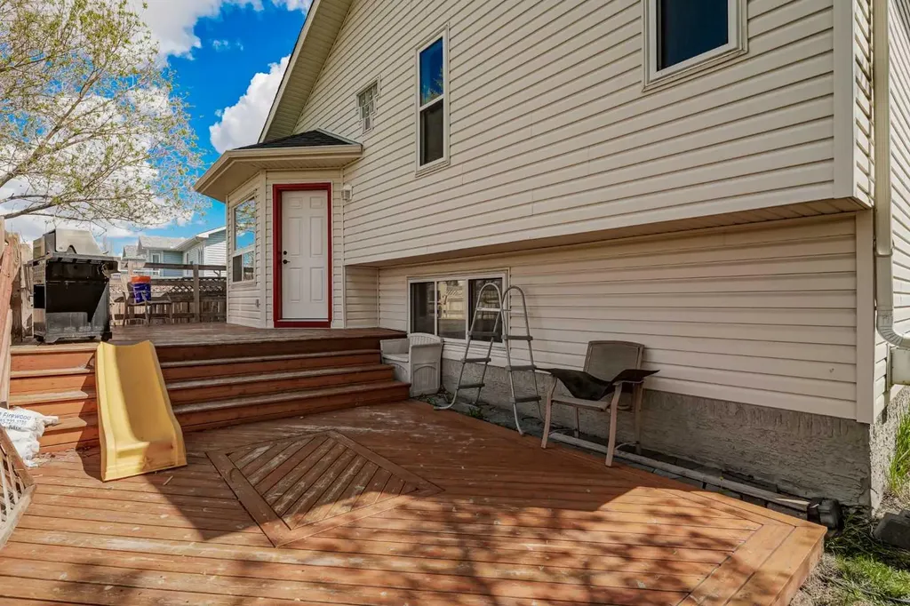 38 Canoe Circle SW Airdrie AB T4B2L6