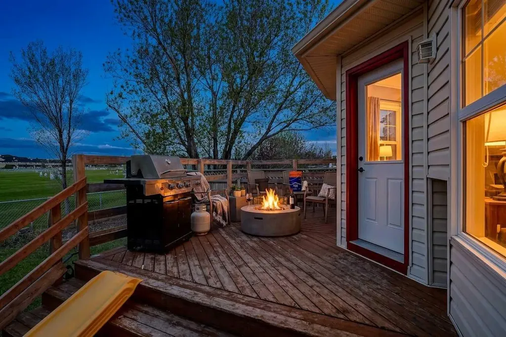 38 Canoe Circle SW Airdrie AB T4B2L6