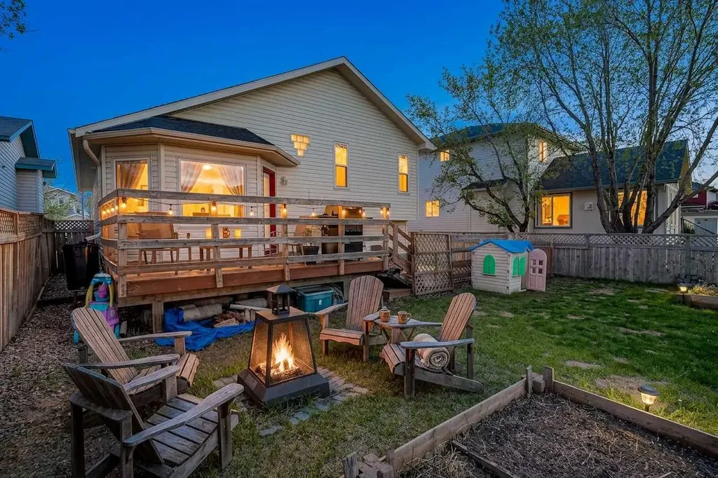 38 Canoe Circle SW Airdrie AB T4B2L6
