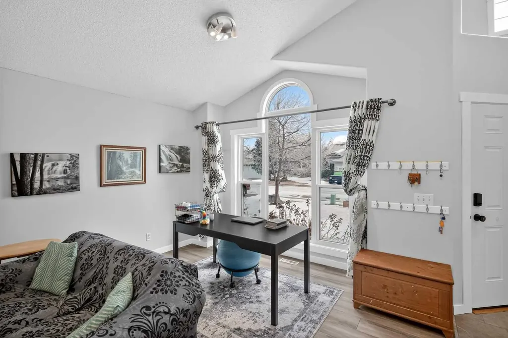 38 Canoe Circle SW Airdrie AB T4B2L6