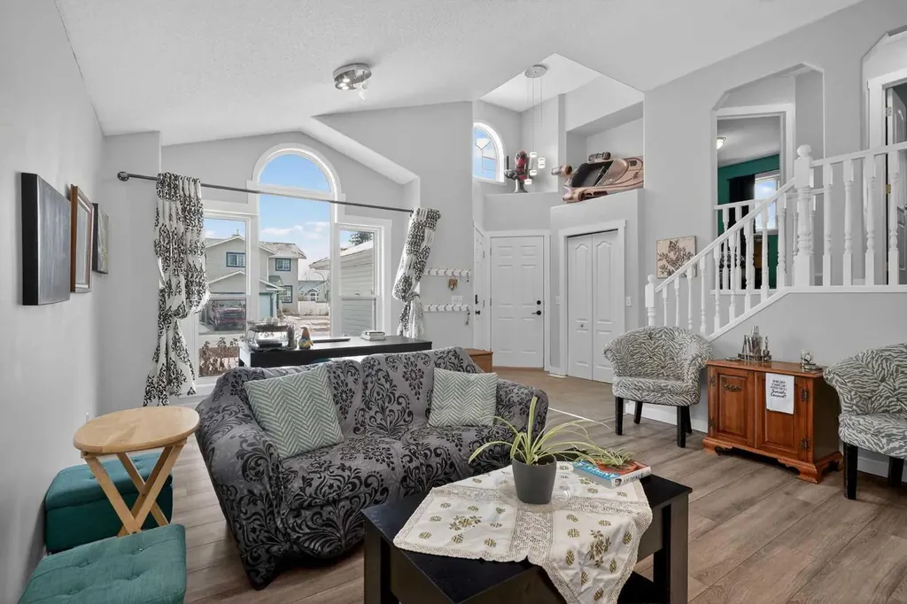 38 Canoe Circle SW Airdrie AB T4B2L6