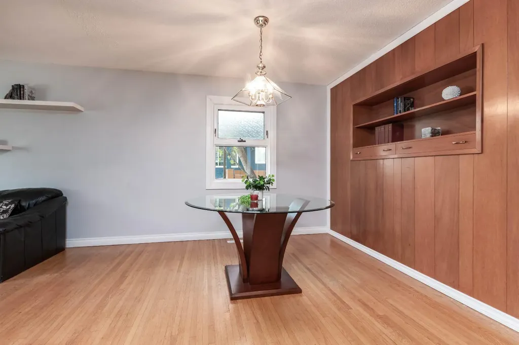 10812 52 Avenue NW Edmonton AB T6H 0P3