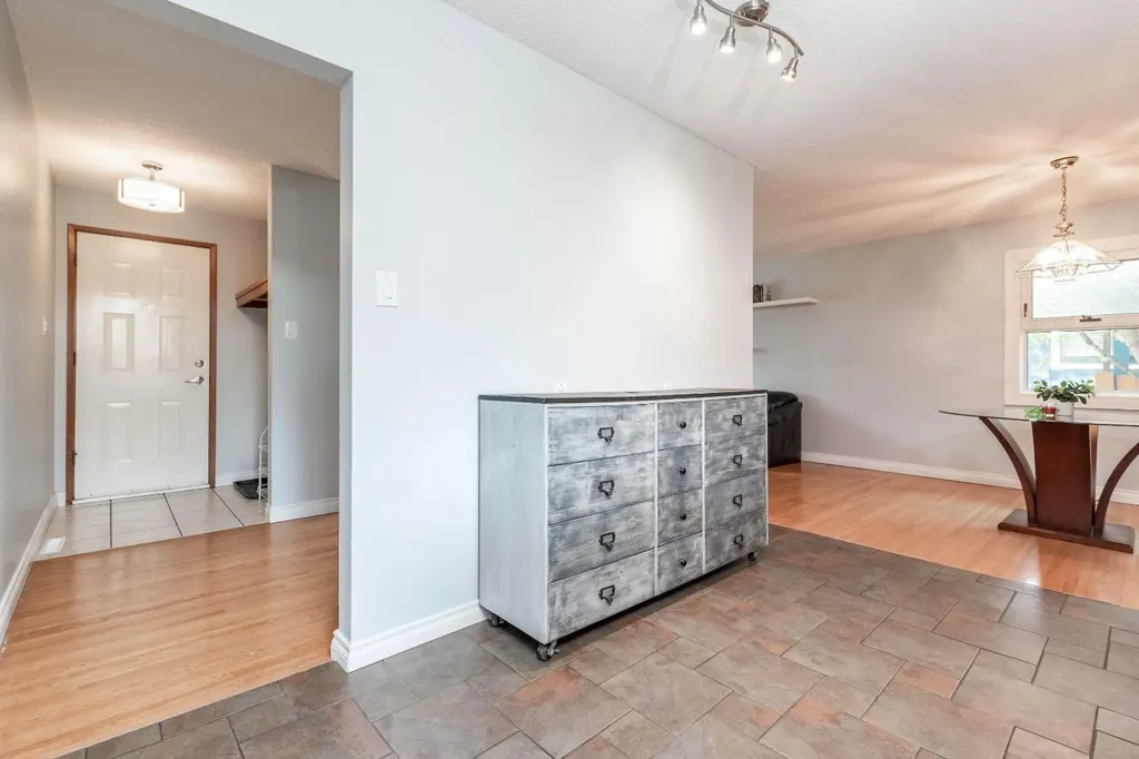 10812 52 Avenue NW Edmonton AB T6H 0P3