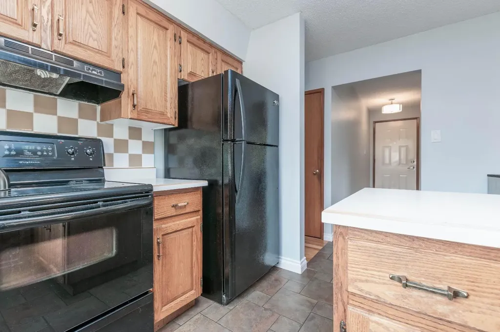 10812 52 Avenue NW Edmonton AB T6H 0P3