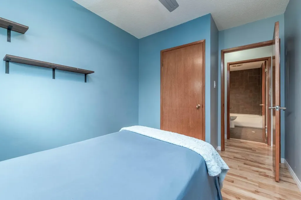 10812 52 Avenue NW Edmonton AB T6H 0P3