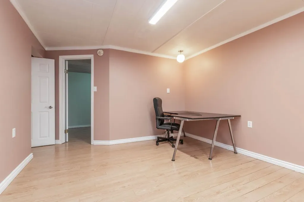 10812 52 Avenue NW Edmonton AB T6H 0P3