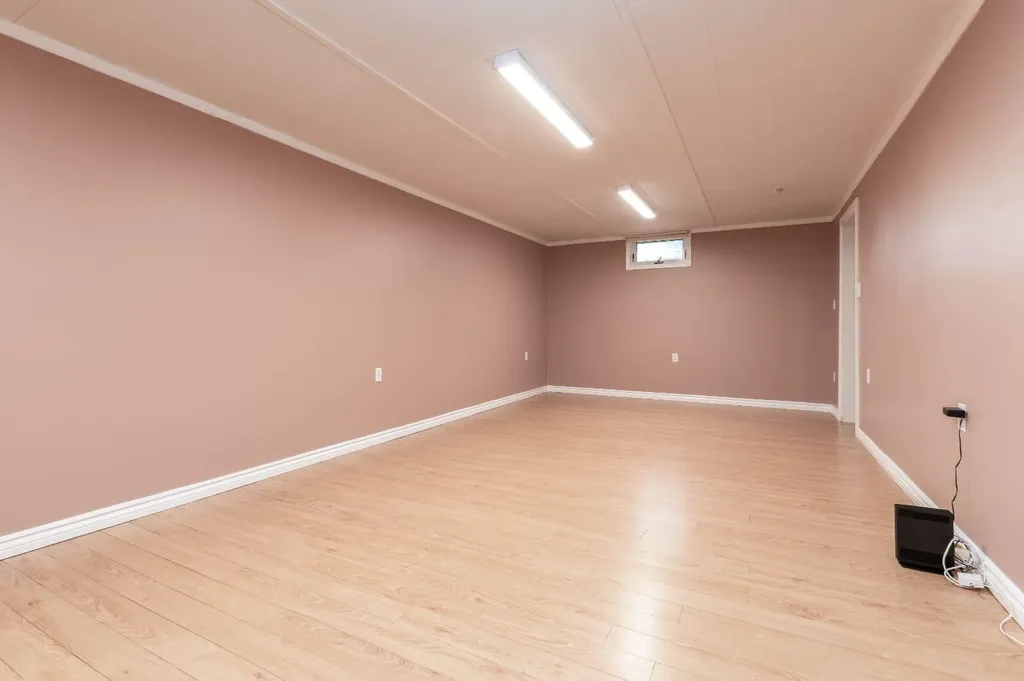 10812 52 Avenue NW Edmonton AB T6H 0P3