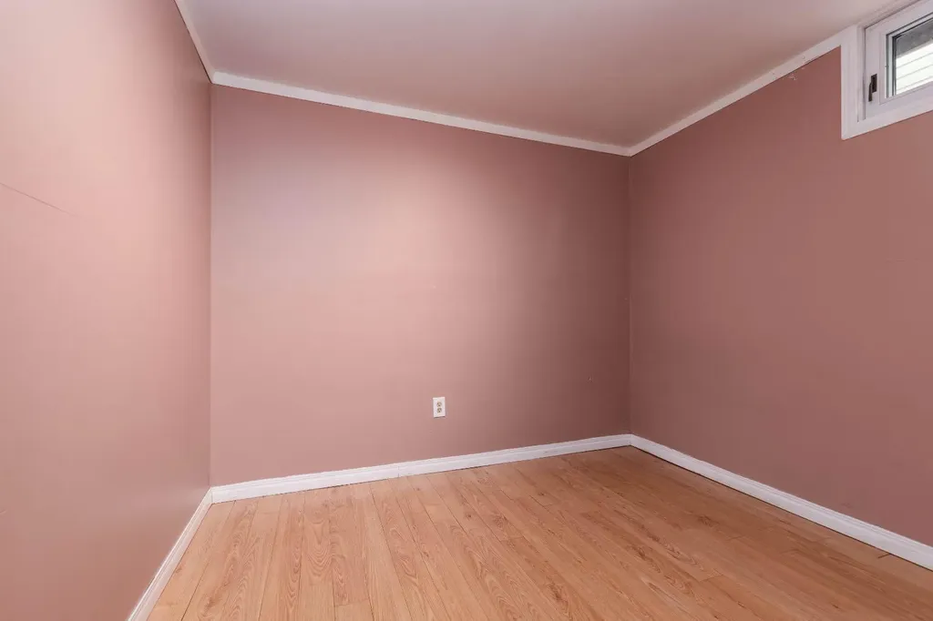 10812 52 Avenue NW Edmonton AB T6H 0P3