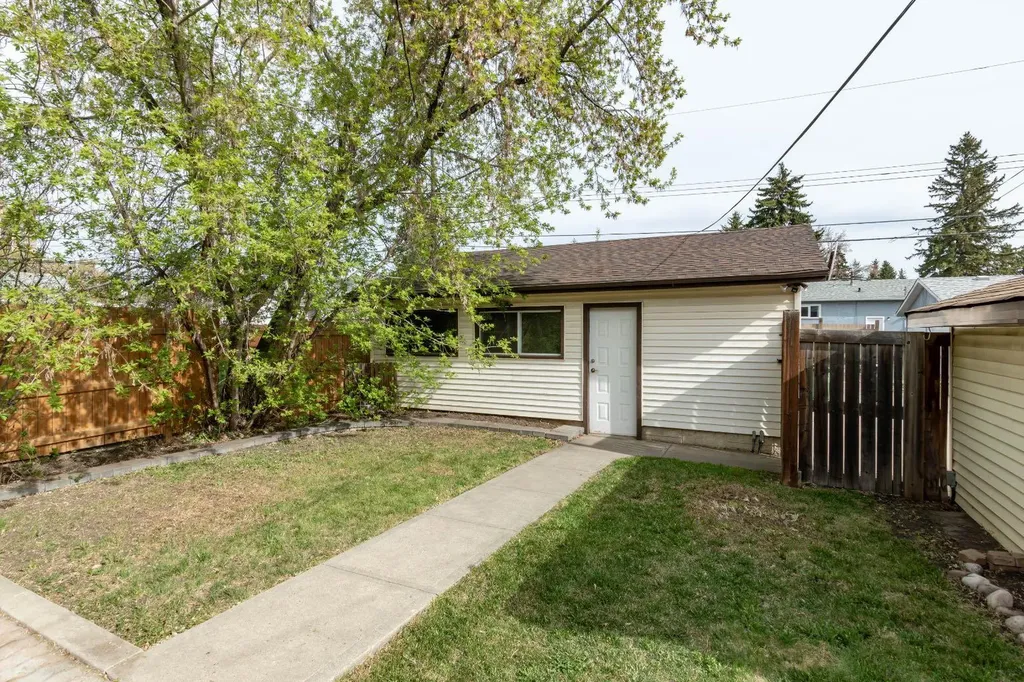 10812 52 Avenue NW Edmonton AB T6H 0P3