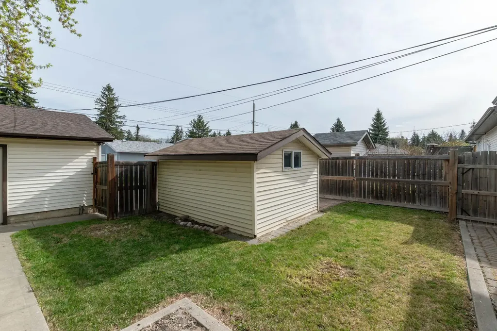 10812 52 Avenue NW Edmonton AB T6H 0P3