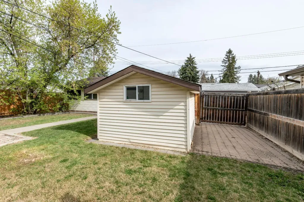 10812 52 Avenue NW Edmonton AB T6H 0P3