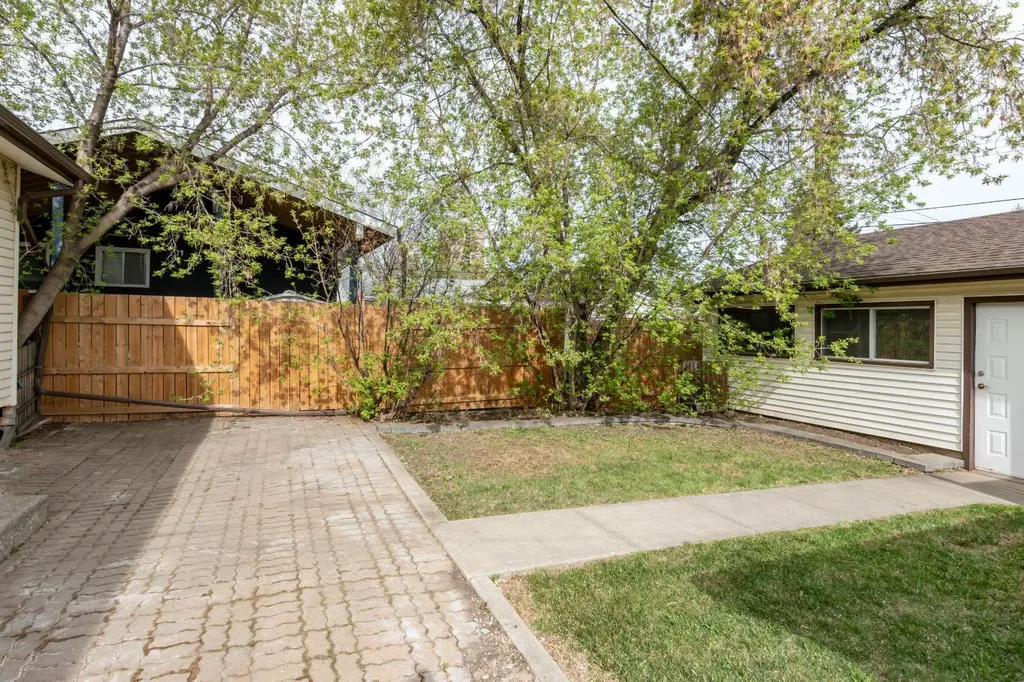 10812 52 Avenue NW Edmonton AB T6H 0P3