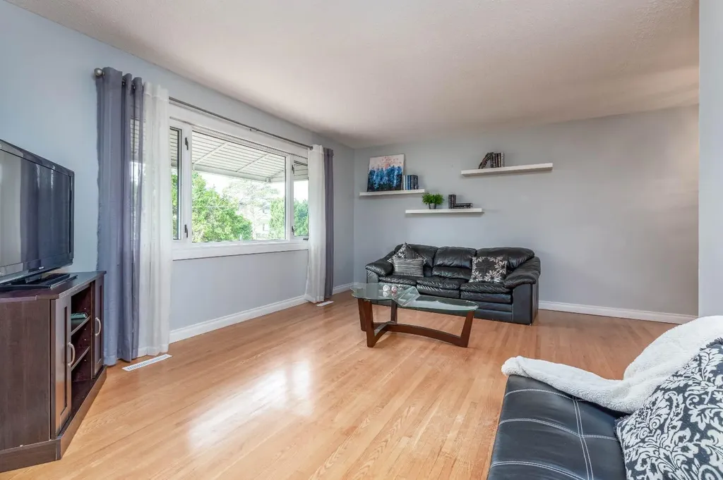 10812 52 Avenue NW Edmonton AB T6H 0P3