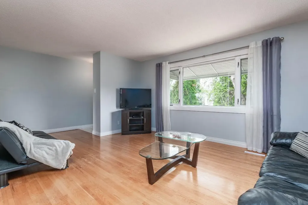 10812 52 Avenue NW Edmonton AB T6H 0P3