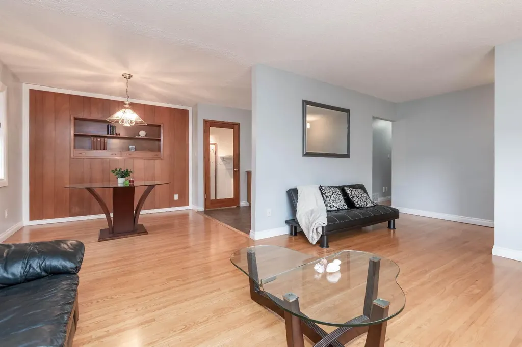 10812 52 Avenue NW Edmonton AB T6H 0P3