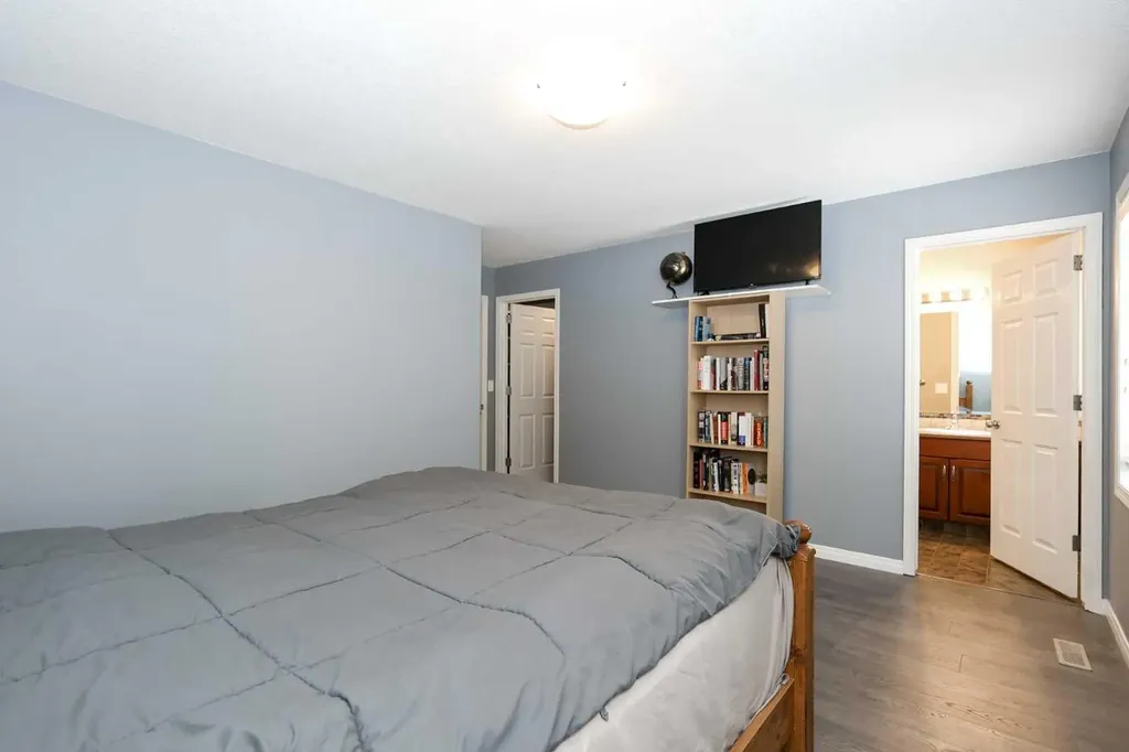 26 Jenner Crescent Red Deer AB T4P 0B2