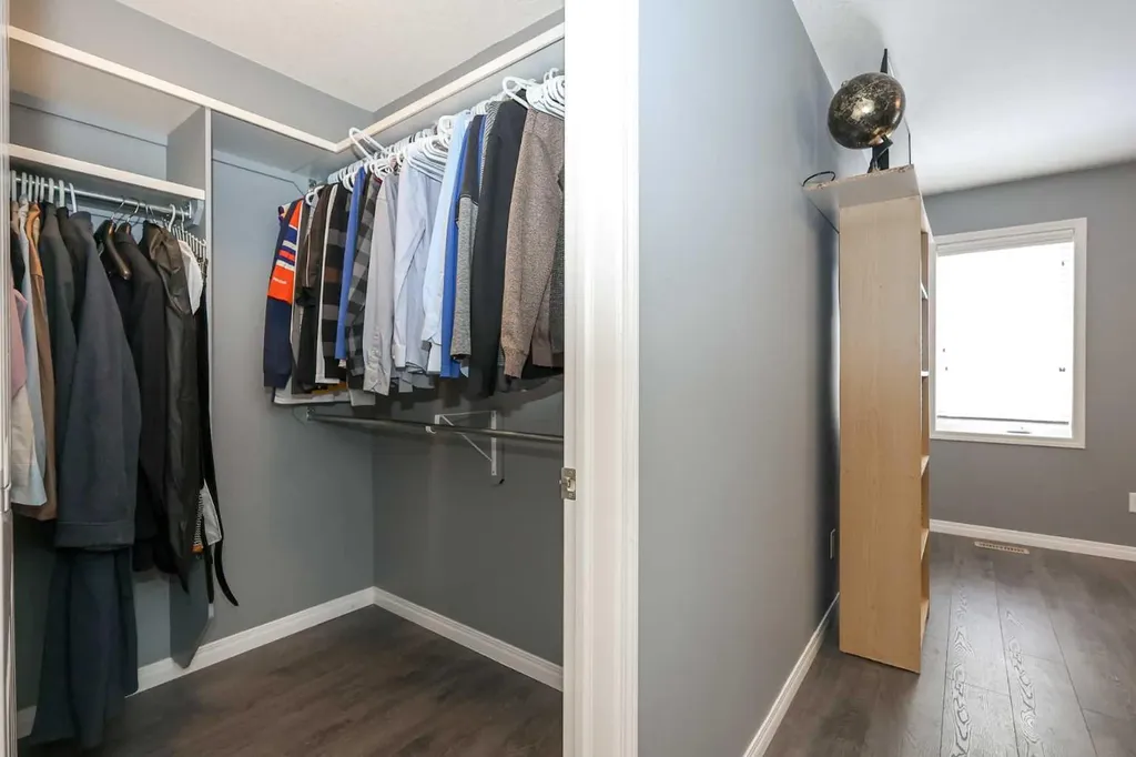 26 Jenner Crescent Red Deer AB T4P 0B2