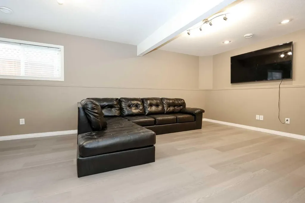 26 Jenner Crescent Red Deer AB T4P 0B2