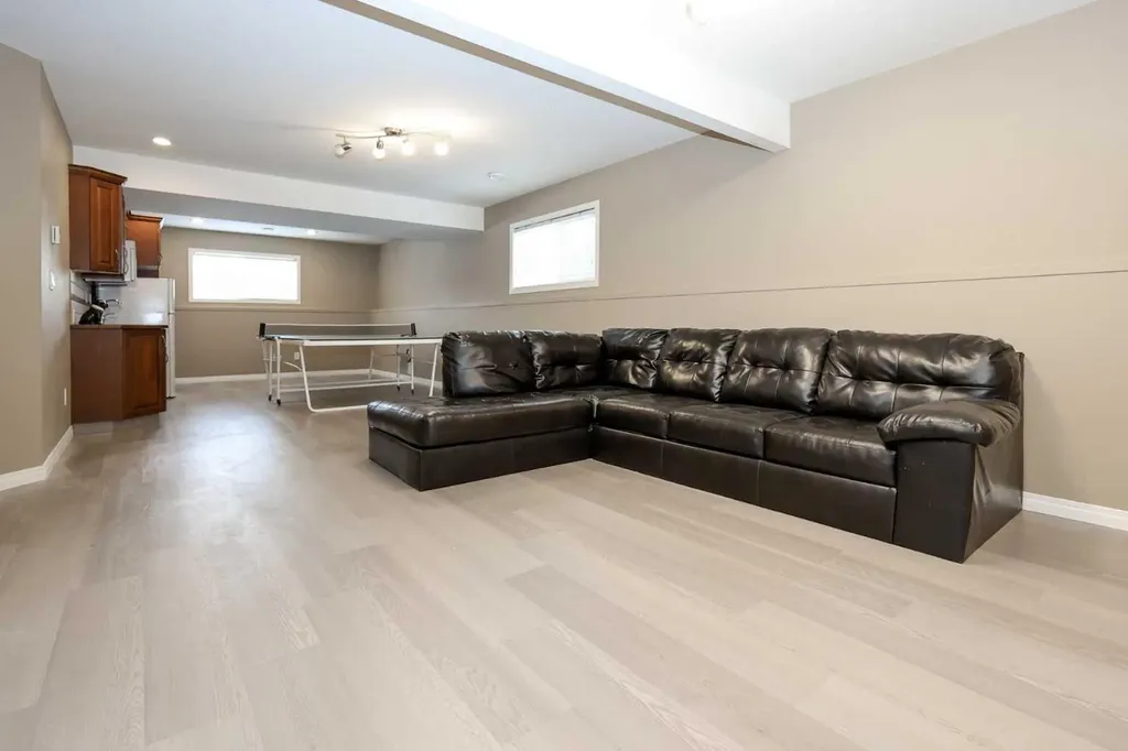 26 Jenner Crescent Red Deer AB T4P 0B2