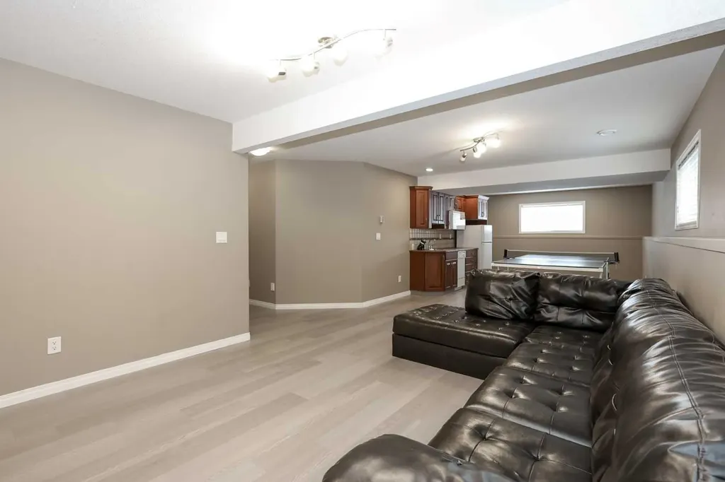26 Jenner Crescent Red Deer AB T4P 0B2