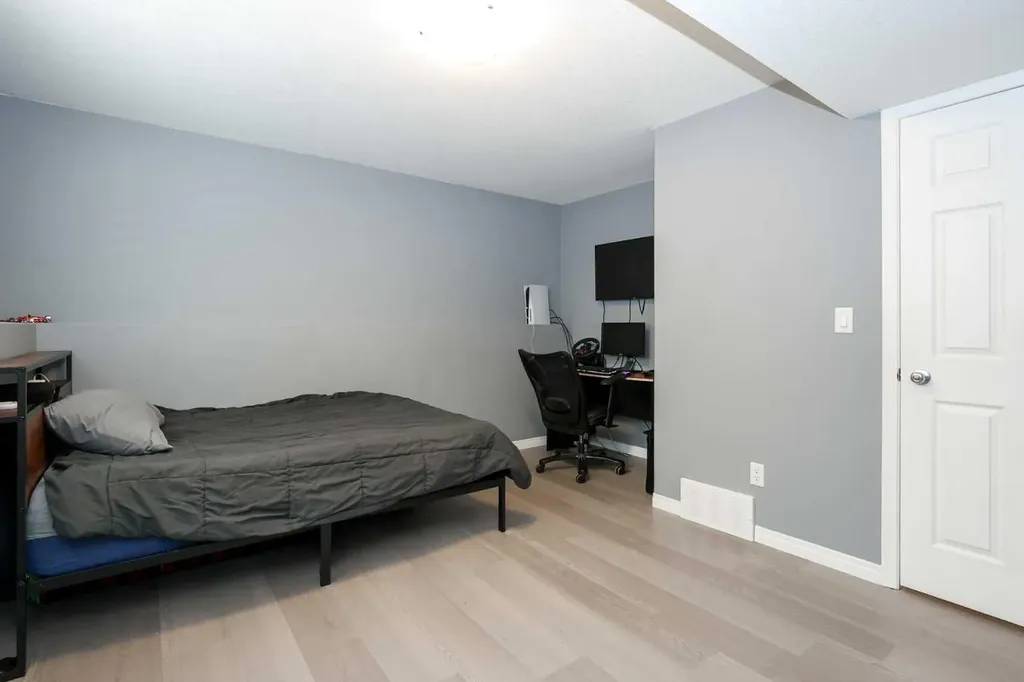 26 Jenner Crescent Red Deer AB T4P 0B2