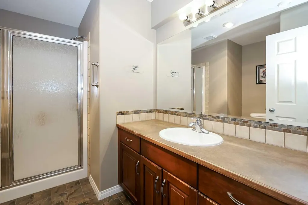 26 Jenner Crescent Red Deer AB T4P 0B2