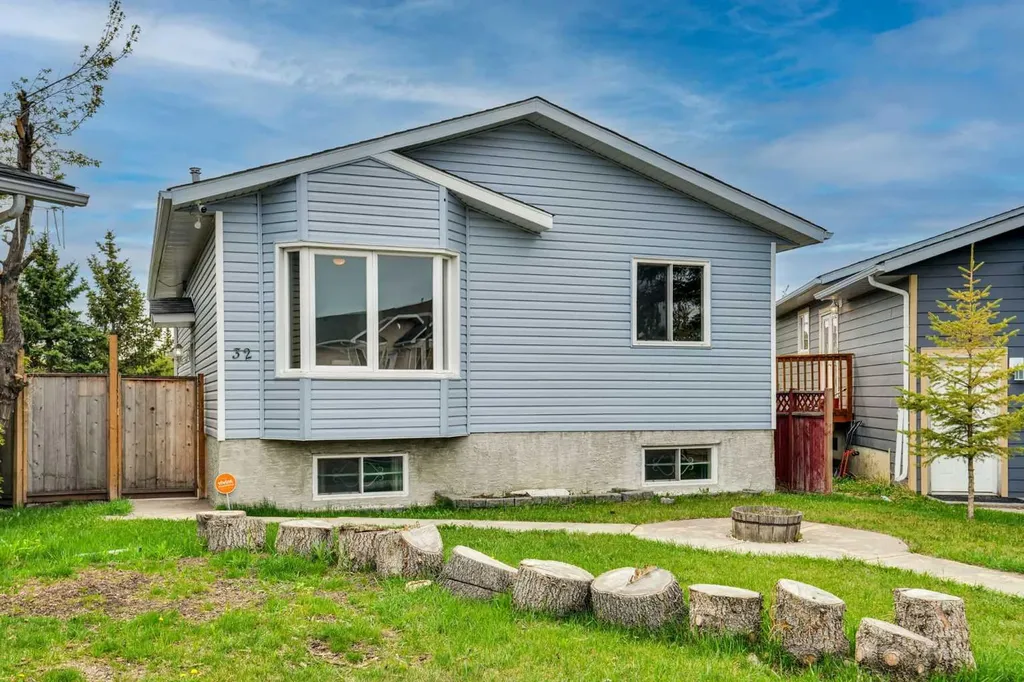 32 Taraglen Place NE Calgary AB T3J 2N4