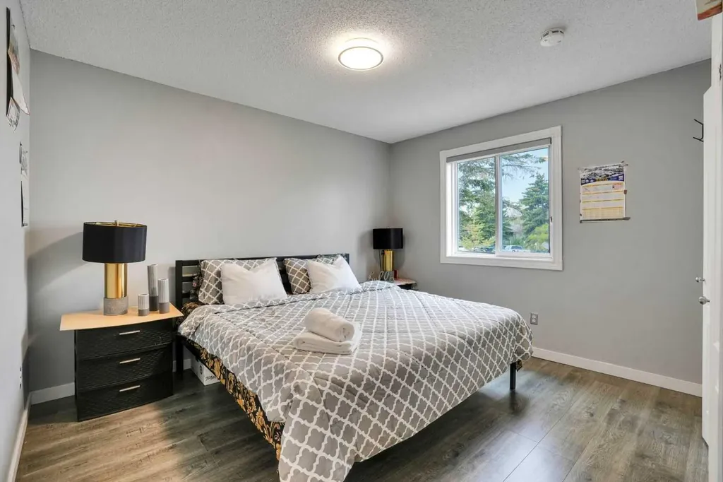32 Taraglen Place NE Calgary AB T3J 2N4