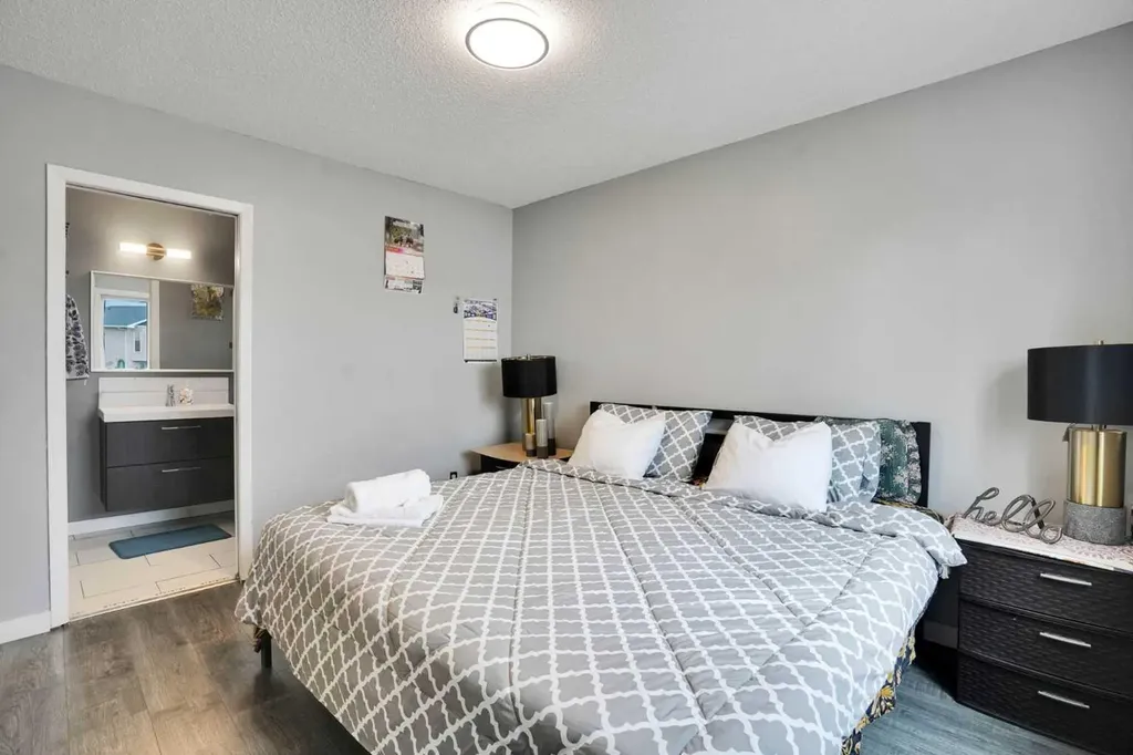 32 Taraglen Place NE Calgary AB T3J 2N4