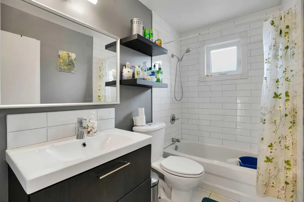 32 Taraglen Place NE Calgary AB T3J 2N4