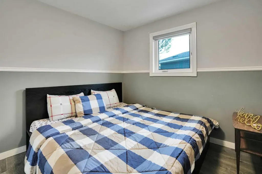 32 Taraglen Place NE Calgary AB T3J 2N4