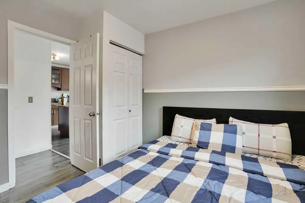 32 Taraglen Place NE Calgary AB T3J 2N4