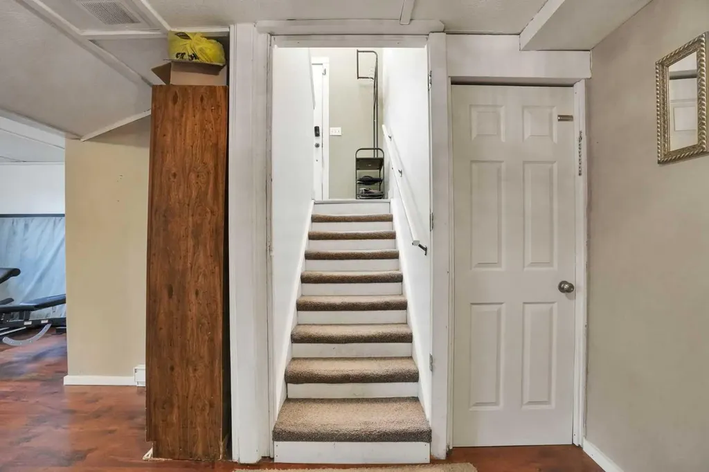 32 Taraglen Place NE Calgary AB T3J 2N4