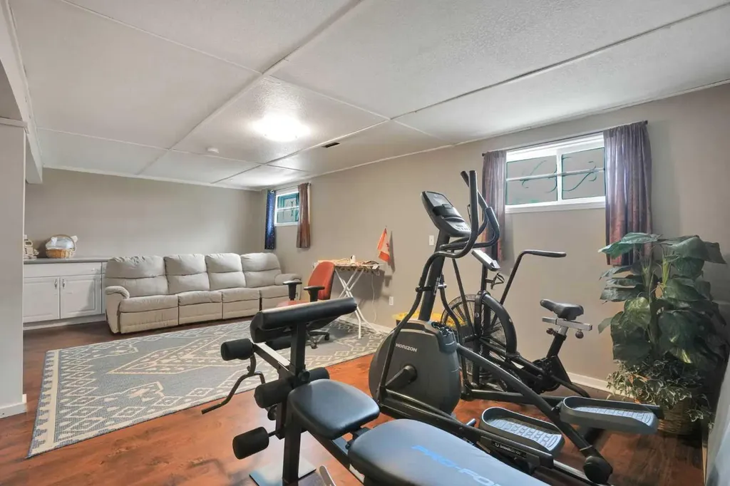 32 Taraglen Place NE Calgary AB T3J 2N4