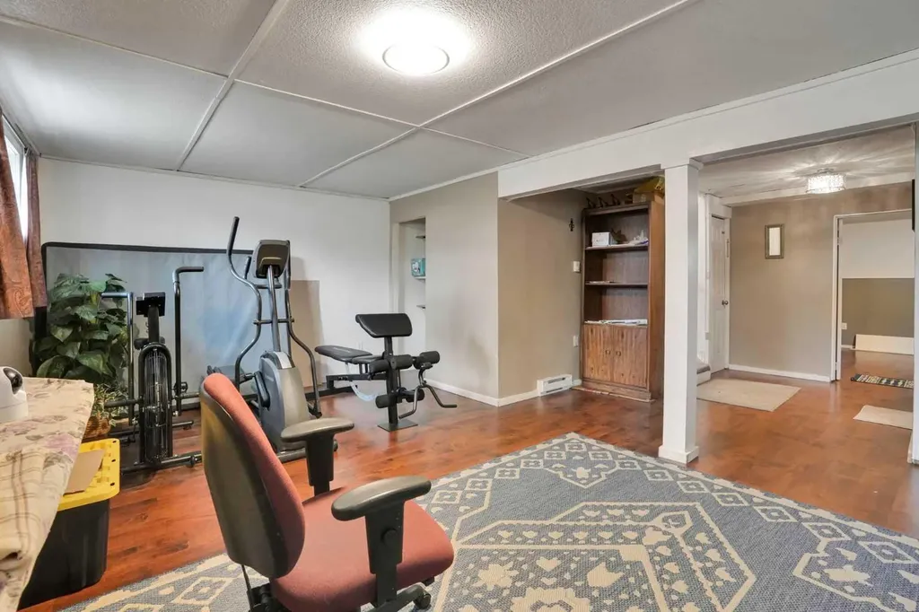 32 Taraglen Place NE Calgary AB T3J 2N4