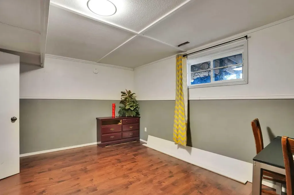 32 Taraglen Place NE Calgary AB T3J 2N4