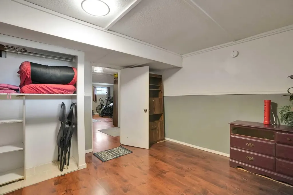 32 Taraglen Place NE Calgary AB T3J 2N4