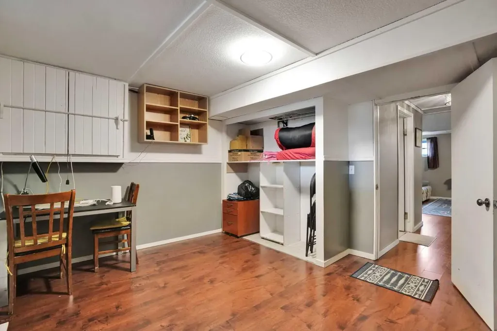 32 Taraglen Place NE Calgary AB T3J 2N4