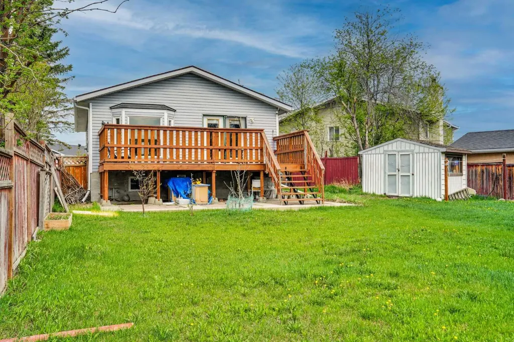 32 Taraglen Place NE Calgary AB T3J 2N4