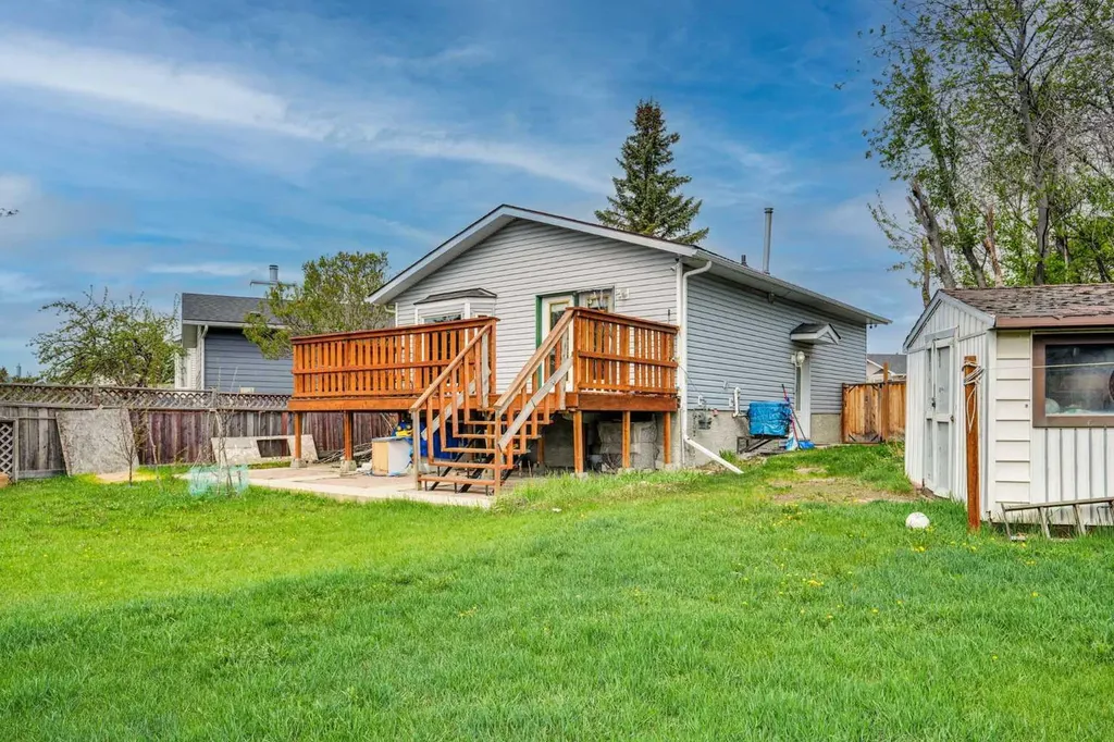 32 Taraglen Place NE Calgary AB T3J 2N4