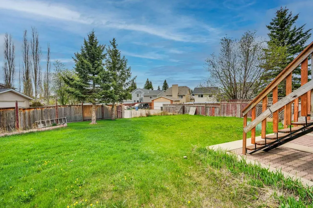 32 Taraglen Place NE Calgary AB T3J 2N4
