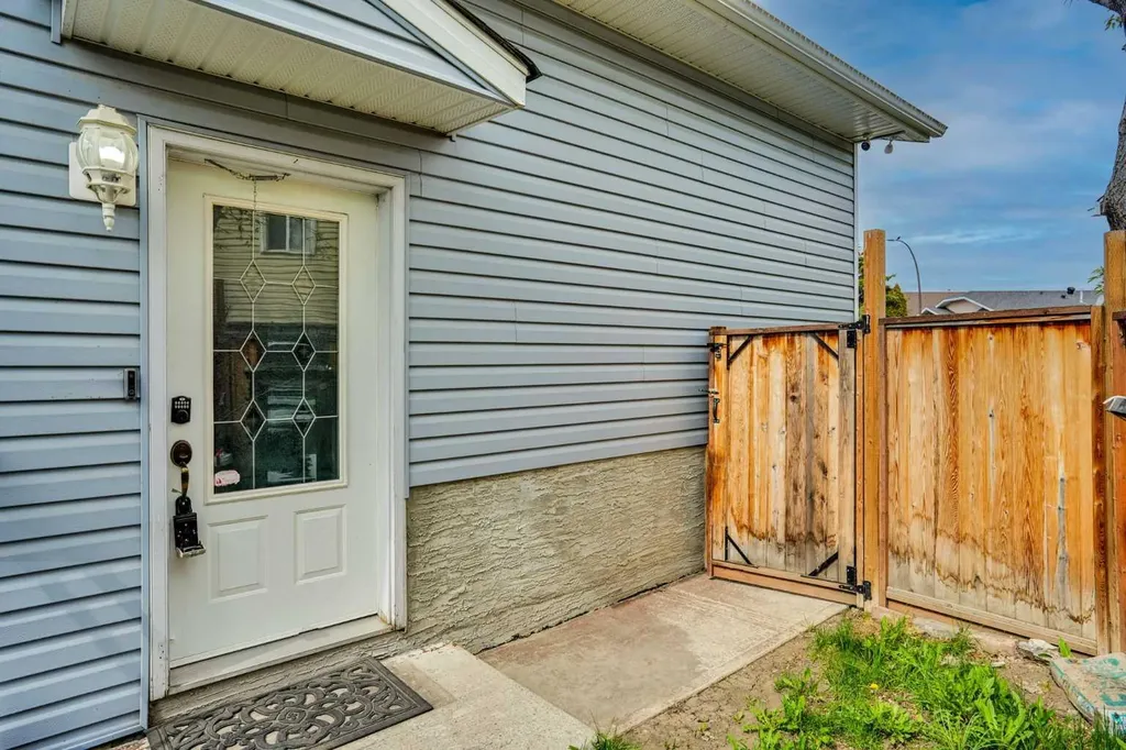 32 Taraglen Place NE Calgary AB T3J 2N4