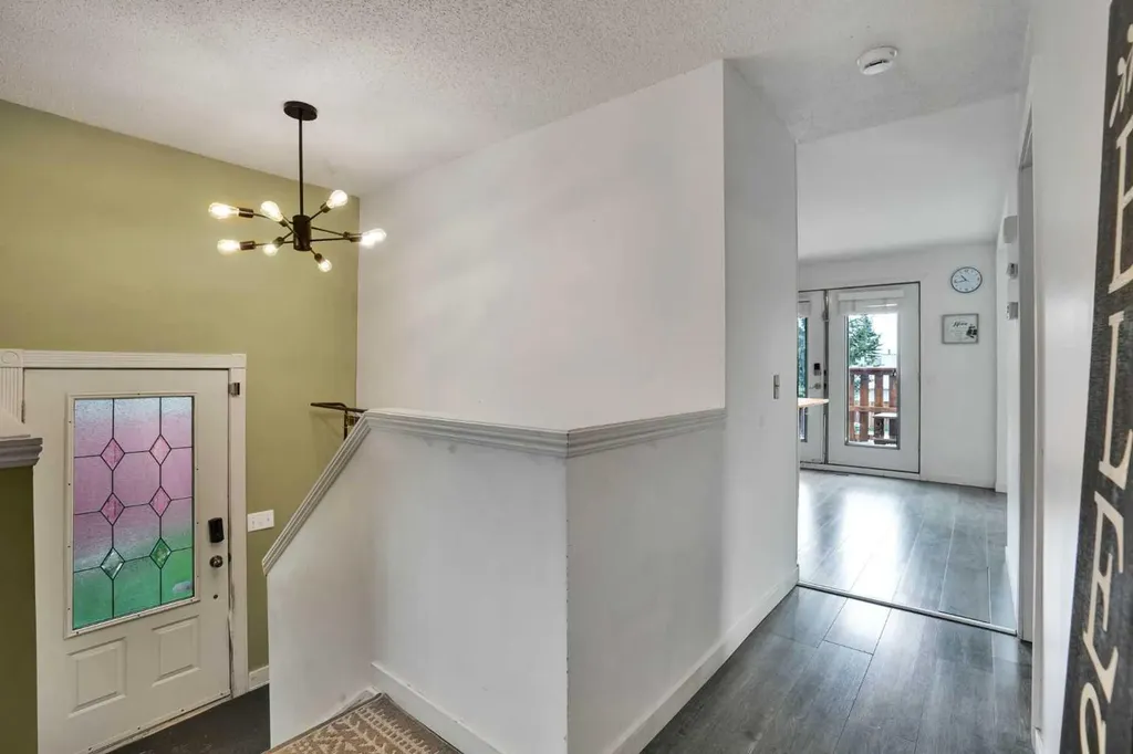 32 Taraglen Place NE Calgary AB T3J 2N4