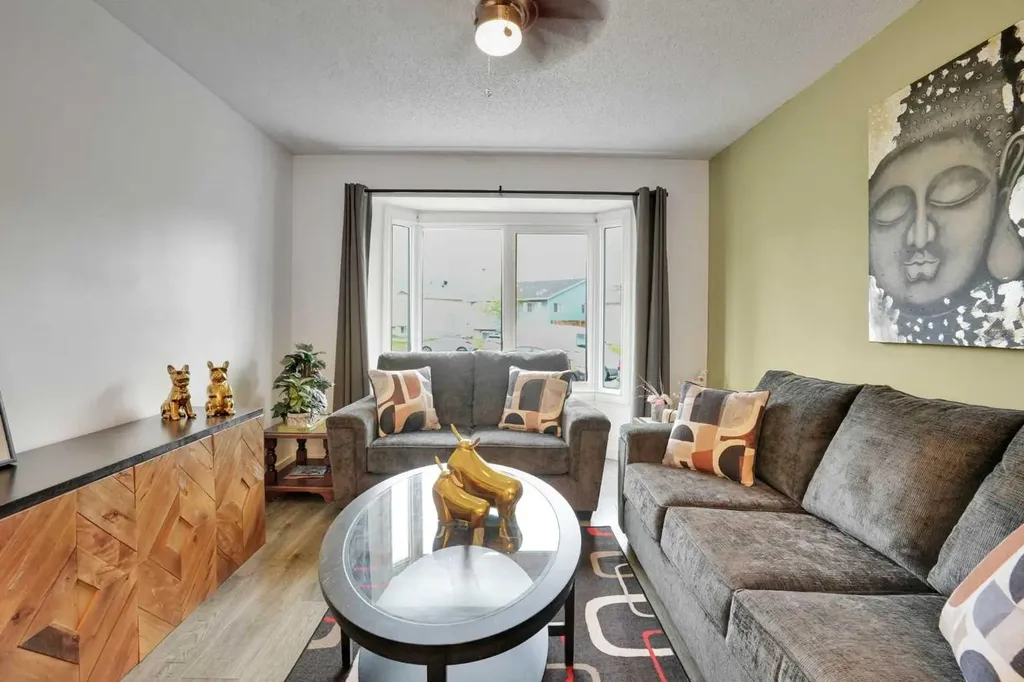 32 Taraglen Place NE Calgary AB T3J 2N4