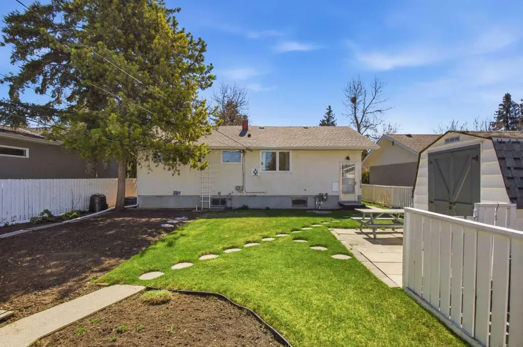 120 Glenpatrick Drive SW Calgary AB T3E 4L6