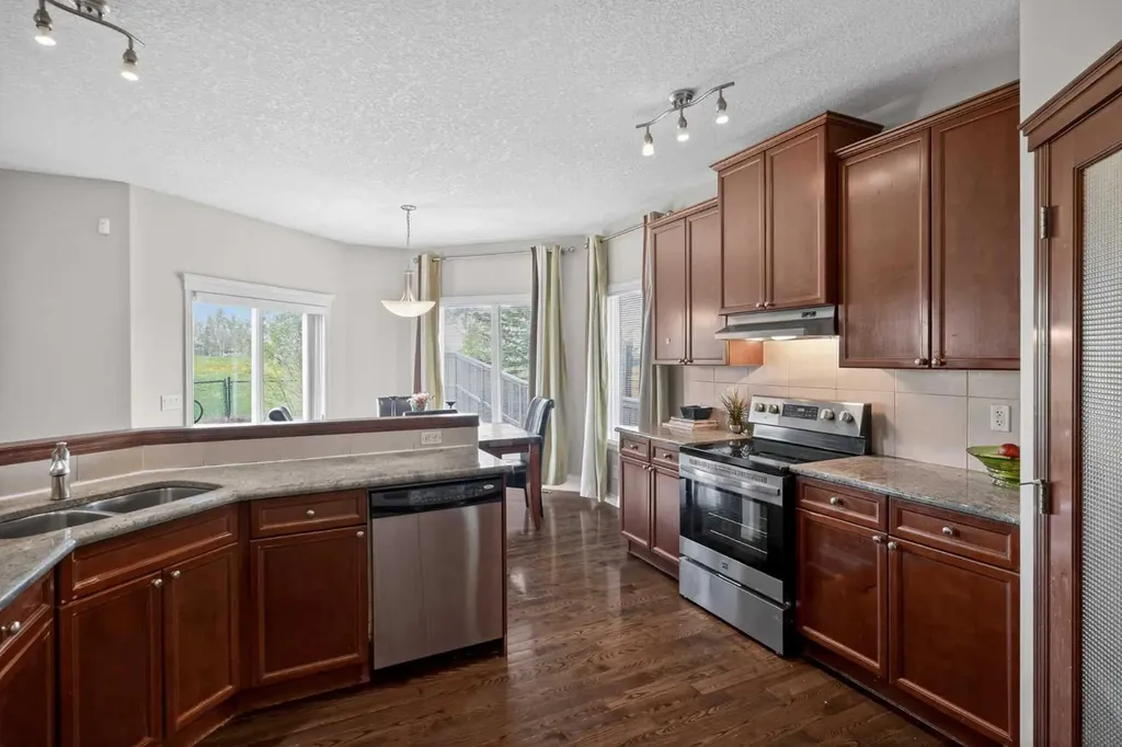 32 Evanspark Circle NW Calgary AB T3P0B3