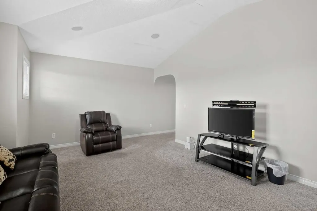 32 Evanspark Circle NW Calgary AB T3P0B3