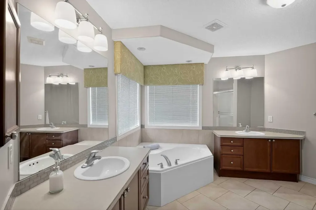 32 Evanspark Circle NW Calgary AB T3P0B3